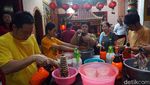 Kelenteng Cokro Mandikan Rupang Jelang Imlek