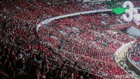 Pantauan detikcom di Stadion Utama Gelora Bung Karno, simpatisan Ganjar-Mahfud memadati hampir seluruh kursi penonton, Sabtu (3/2/2024).