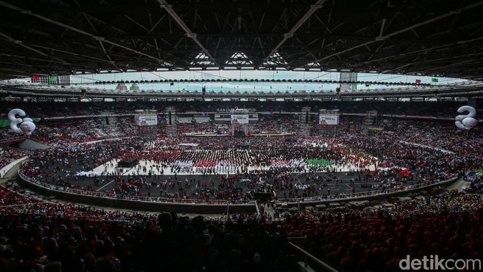 Konser Salam Metal, GBK Memerah dengan Massa Ganjar-Mahfud Stadion Utama Gelora Bung Karno (GBK), Jakarta dipenuhi lautan manusia. Mereka adalah massa pendukung Ganjar-Mahfud yang menghadiri kampanye akbar.