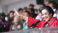 Ketua Umum PDIP Megawati Soekarnoputri menyampaikan pidato di Stadion Gelora Bung Karno, Jakarta, Sabtu (3/2/2024).