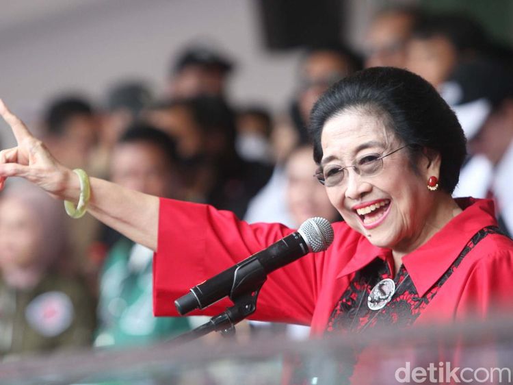 Megawati Pimpin Pemukulan Kentongan di GBK