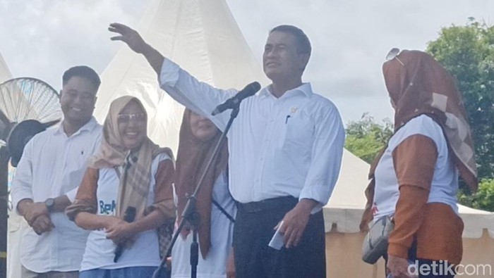 Mentan Amran Sulaiman saat berkunjung ke Palopo, Sulsel. M Riyas/detikSulsel