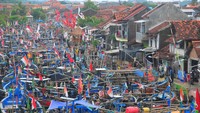 Sejumlah perahu sandar di Sungai Wiso, Jobokuto, Jepara, Jawa Tengah, Sabtu (3/2/2024).