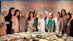 Gaya Elegan Olla Ramlan Saat Jajan Food Truck hingga Jualan Bakso