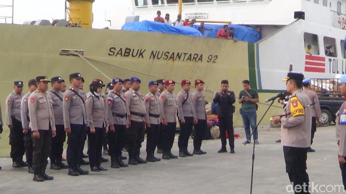 Polres Sumenep antisipasi cuaca buruk di Pelabuhan Kalianget.