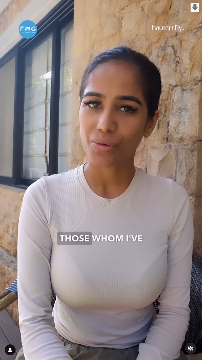 Setelah banyak yang mempercayai informasi itu, tiba-tiba saja dua hari kemudian akun Instagram Poonam Pandey mengunggah video dirinya yang mengatakan, Aku masih hidup, Foto: Instagram Poonam Pandey