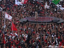 Ganjar di Konser Akbar: Naik Motor hingga Nyanyi Bareng Slank