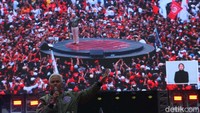Ganjar lantas mengaku mendapat cerita mengenai ketakutan rakyat dalam berdemokrasi. Padahal, kata dia, ketakutan itu bukan yang dikehendaki rakyat.