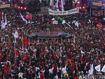 Potret Ganjar Orasi di Tengah Lautan Pendukungnya