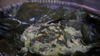 Saat berkunjung ke Subang, Jawa Barat, Prabowo juga tak lupa mampir ke tempat makan yang menjual pepes ayam. Pepes ayam itu tampak nikmat dengan balutan bumbu yang melimpah. Foto: Instagram @prabowo