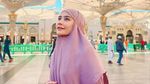 Adem! 5 Penampilan Prilly Latuconsina Berhijab saat Umrah