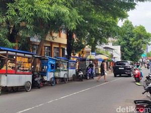 Berburu Jajanan di Kawasan Gayam Jalan HOS Cokroaminoto Ciamis