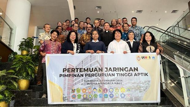 Rektor dan Ketua Perguruan Tinggi APTIK di Surabaya, Sabtu (3/2/2024). Mereka mendorong pemerintah menggelar Pemilu yang menjunjung tinggi etika.