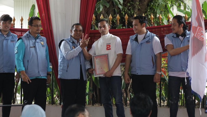 Relawan Milenial Prabowo Gibran Deklarasikan Dukungan Relawan Milenial Prabowo Gibran (MPG) mendeklarasikan dukungan untuk Prabowo. Deklarasikan dilakukan di kediaman Prabowo.