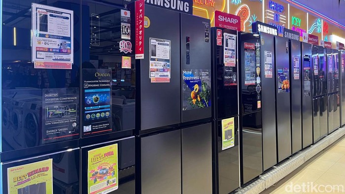 Sederet produk elektronik diobral menjadi murah meriah di Transmart khusus di hari ini, mulai dari TV LED, kulkas, AC, hingga mesin cuci.