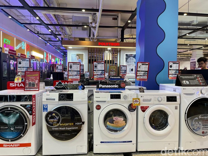 Sederet produk elektronik diobral menjadi murah meriah di Transmart khusus di hari ini, mulai dari TV LED, kulkas, AC, hingga mesin cuci.