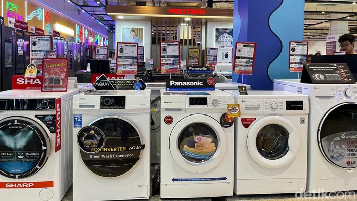 Sederet produk elektronik diobral menjadi murah meriah di Transmart khusus di hari ini, mulai dari TV LED, kulkas, AC, hingga mesin cuci.