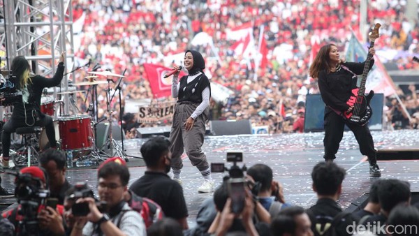 Slank hingga Kotak Meriahkan Konser Salam Metal 3 Menang Total