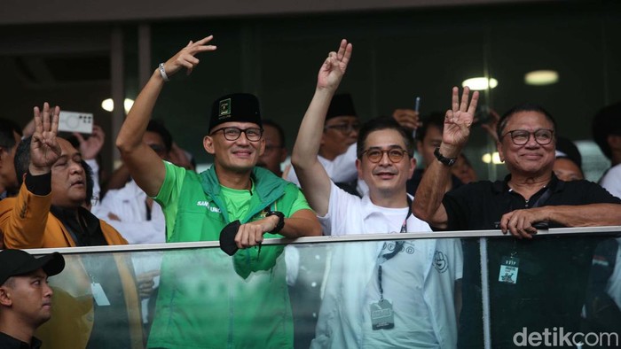 Slank hingga Kotak Meriahkan Konser Salam Metal 3 Menang Total Sejumlah musisi memeriahkan acara Konser Salam Metal 3 Menang Total di Stadion Gelora Bung Karno, Jakarta, Sabtu (3/2/2024). Slank dan Kotak salah satunya.