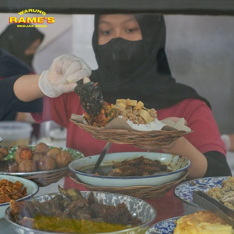 Tempat makan enak di Ruko Goldfinch