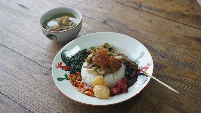 Tempat Makan Enak di Ruko Goldfinch