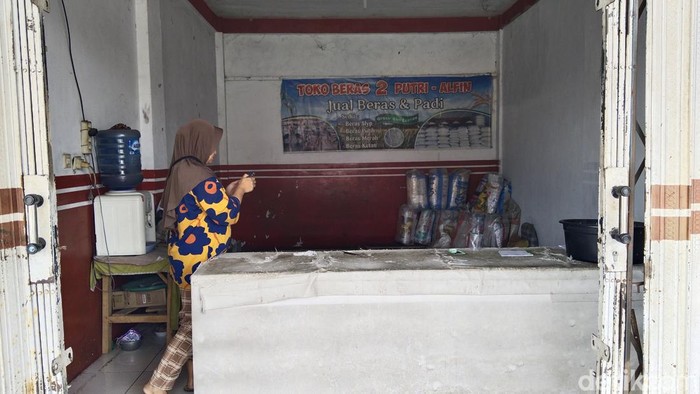 Toko Beras di Kuningan dibobol maling pada Sabtu (3/2/2024). Sebanyak 52 karung beras raib.
