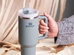 Tumbler Kekinian Memicu Orang Kebanyakan Asupan Air, Ini Faktanya