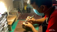 Menyulap limbah kayu menjadi penunjuk waktu