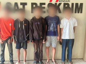 5 Remaja di Kendari Diciduk Bawa Golok hingga Busur Saat Hendak Tawuran