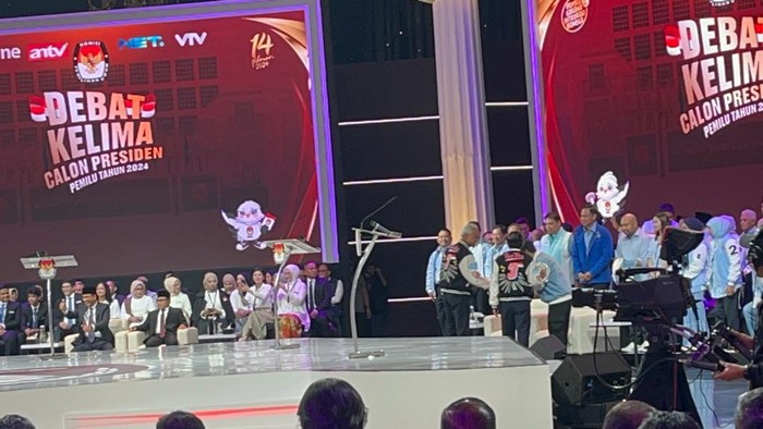 , AMIN, Prabowo-Gibran dan Ganjar-Mahfud Saling Bersalaman