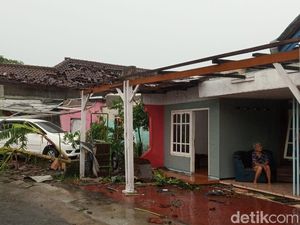 Angin Kencang Terjang Sidoarjo, Seorang Warga Tewas Tertimpa Atap