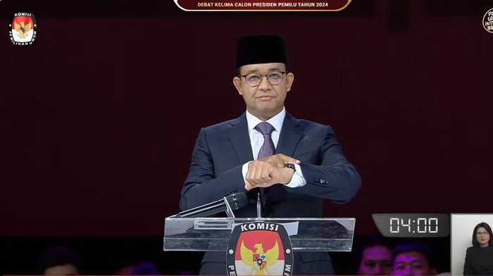 Anies Baswedan gunakan bahasa isyarat awali debat (dok. YouTube KPU)