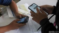 Tiket Persib Bandung Vs Persis Solo dibeli secara online dan ditukar secara manual. (Foto: Wisma Putra/detikJabar)