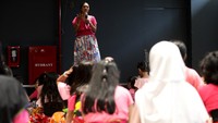 Ketua Yayasan Belantara Budaya Indonesia, Diah Kusumawardani W mengatakan Yayasan ini mengelola sekolah tari tradisional gratis. Guru tari digaji oleh yayasan, jadi bukan sukarelawan. Sekolah ini dibangun sejak 2013, dan sudah ada cabang di Jakarta, Depok, Bogor, Tangerang, Bandung, Cirebon, dan NTT. Murid dari Belantara Budaya Indonesia sudah mencapai 8000 siswa.