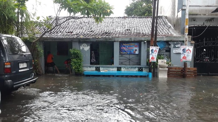 Banjir yang terjadi di kampung Yosoroto, Laweyan, Minggu (4/2/2024).