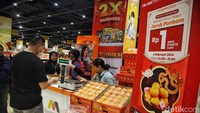 Masyarakat yang memiliki kartu kredit Bank Mega bisa melakukan pembelian jeruk ponkam di Transmart.