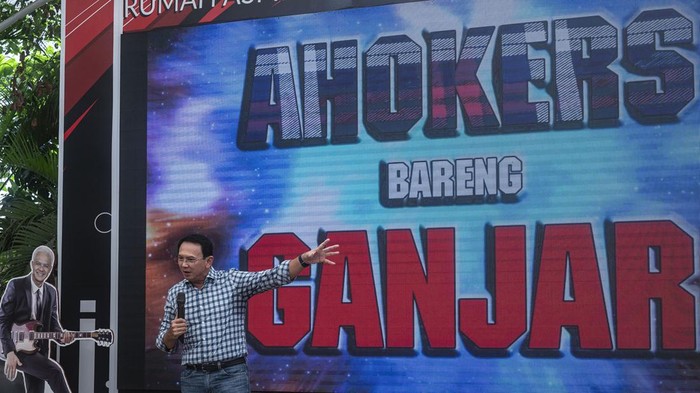 Berkemeja Kotak-kotak, Ahok Hadiri Ahokers Bareng Ganjar Basuki Tjahaja Purnama menghadiri acara deklarasi dukungan untuk Ganjar-Mahfud yang digelar Ahokers di Jakarta, Minggu (4/2/2024). Ahok Hadir dengan mengenakan kemeja kotak-kotak.