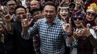 Berkemeja Kotak-kotak, Ahok Hadiri Ahokers Bareng Ganjar