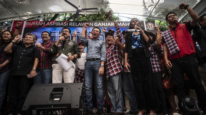 Basuki Tjahaja Purnama menghadiri acara deklarasi dukungan untuk Ganjar-Mahfud yang digelar Ahokers di Jakarta, Minggu (4/2/2024). Ahok Hadir dengan mengenakan kemeja kotak-kotak.