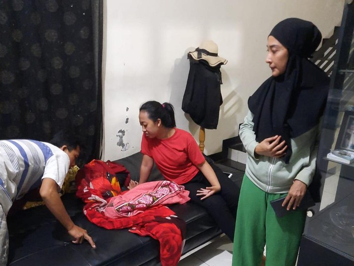 Bayi yang ditemukan di tumpukan sampah kawasan Sambikerep, Surabaya