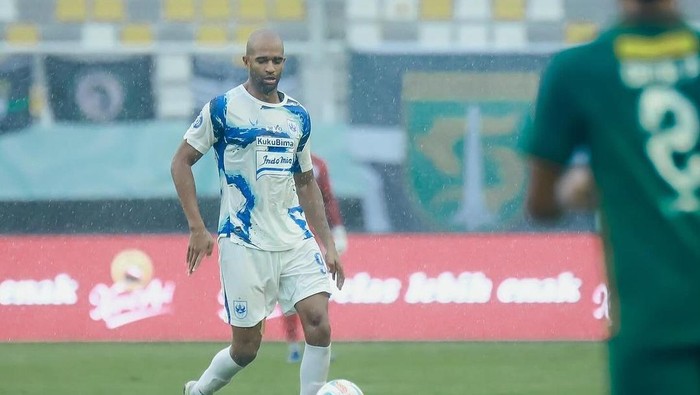 Bek PSIS Semarang asal Brazil, Lucas Gamma atau Lucao.