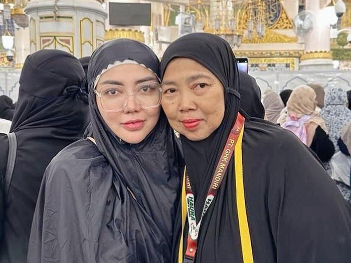 bella sophie bella sophie bersama sang bunda.