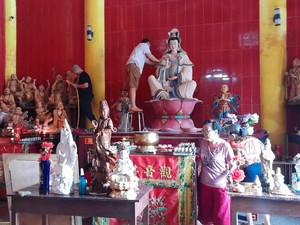 Kelenteng Hoo Tong Bio Banyuwangi Berhias Jelang Imlek