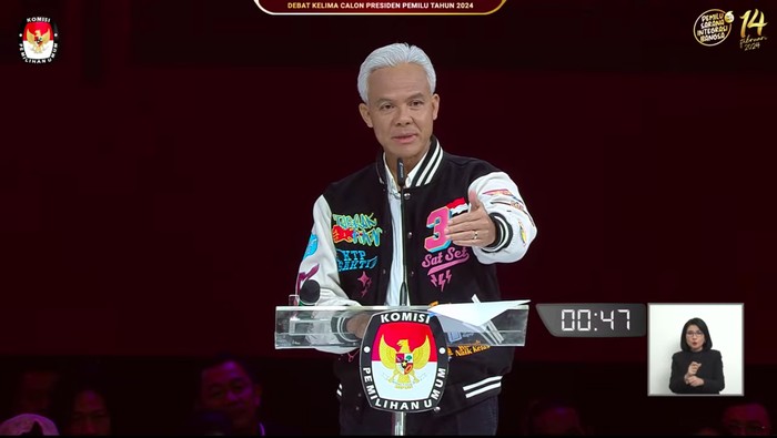 Calon presiden (capres) nomor urut 3, Ganjar Pranowo mengatakan negara harus memberikan fasilitas jika pendidikan ingin maju. Dia juga menyoroti soal gaji guru. (YouTube KPU RI)