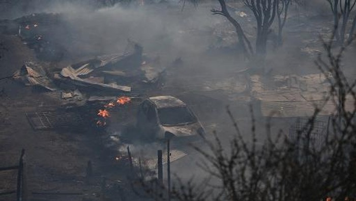 View of a forest fire that affected the hills in Quilpe, Via del Mar, Chile, taken on February 3, 2024. The region of Valparaoso and Via del Mar, in central Chile, woke up on Saturday with a partial curfew to allow the movement of evacuees and the transfer of emergency equipment in the midst of a series of unprecedented fires, authorities reported. (Photo by RODRIGO ARANGUA / AFP)
