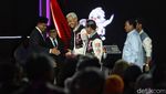 Debat Kelima Pilpres 2024 Usai, Masing-masing Paslon Saling Berpelukan