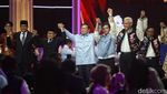 Debat Kelima Pilpres 2024 Usai, Masing-masing Paslon Saling Berpelukan