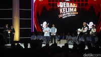 Pantauan detikcom di Jakarta Convention Center (JCC), Jakarta Pusat, Minggu (4/2/2024), segmen terakhir mempersilakan ketiga kandidat capres menyampaikan closing statement. Mereka pun menyampaikan secara bergiliran.