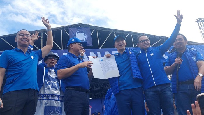 Dedie A Rachim dapat SK rekomendasi Cawalkot Bogor dari PAN (Sholihin/detikcom)