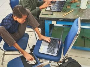 Kisah Elo: Salami Rektor Pakai Kaki Saat Wisuda, Kini Jadi Kreator Konten